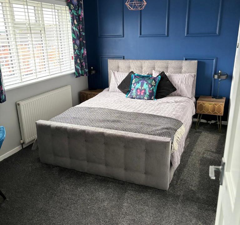 Edgbaston Apartment | Skyline Loft - Modern Private King Room with Ensuite