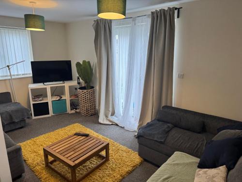 Hanham Apartment | Snowdrop villa