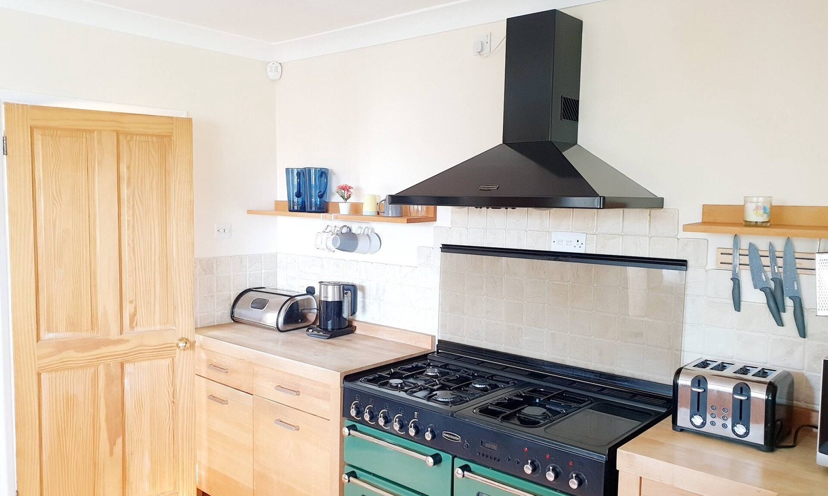 Aveley House | Spacious 3bed property with parking & large garden