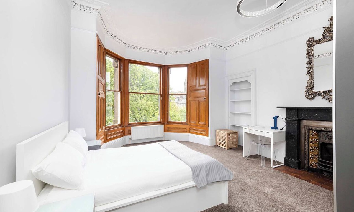 Bruntsfield Apartment | Spacious City-Centre Home with Garden Access