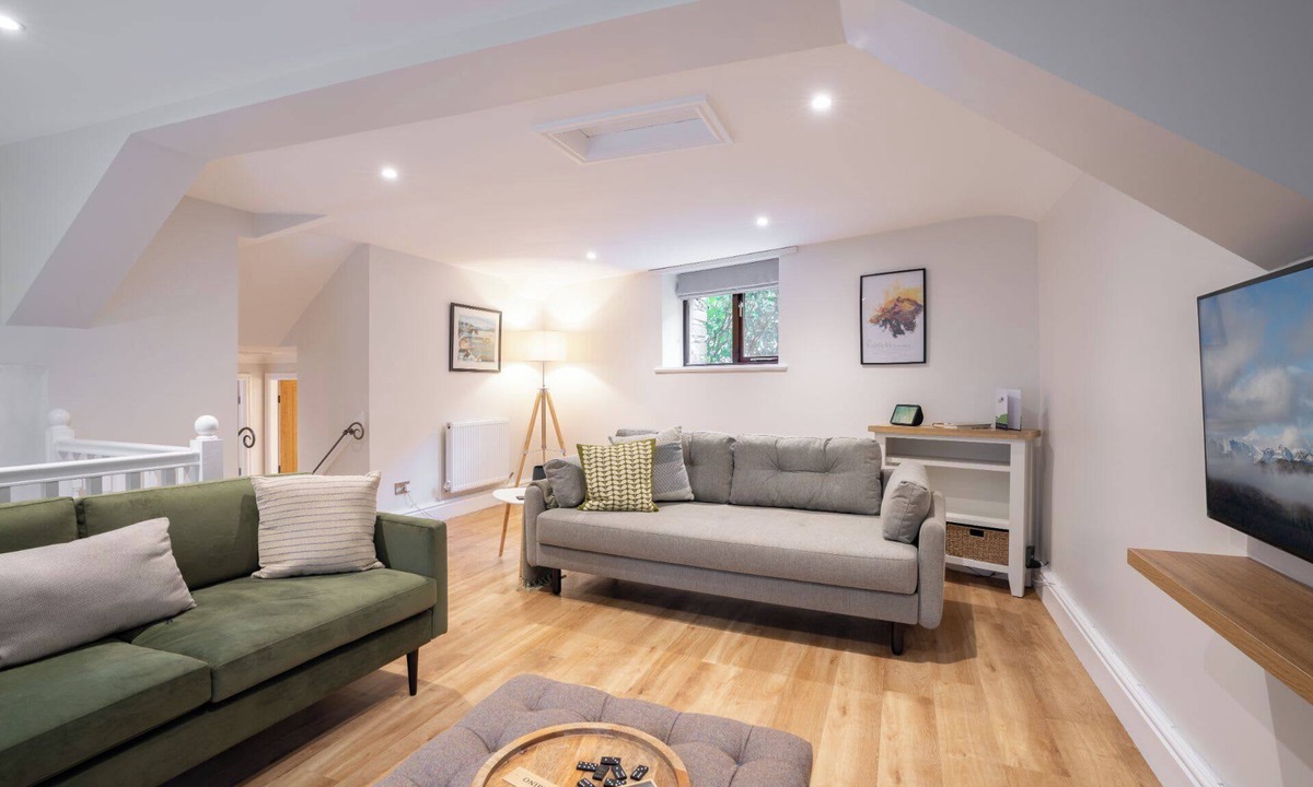 Ambleside House | Spacious Detached property with Waterfall View