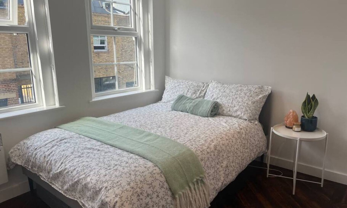 Larkhall Apartment | Spacious Duplex near Clapham