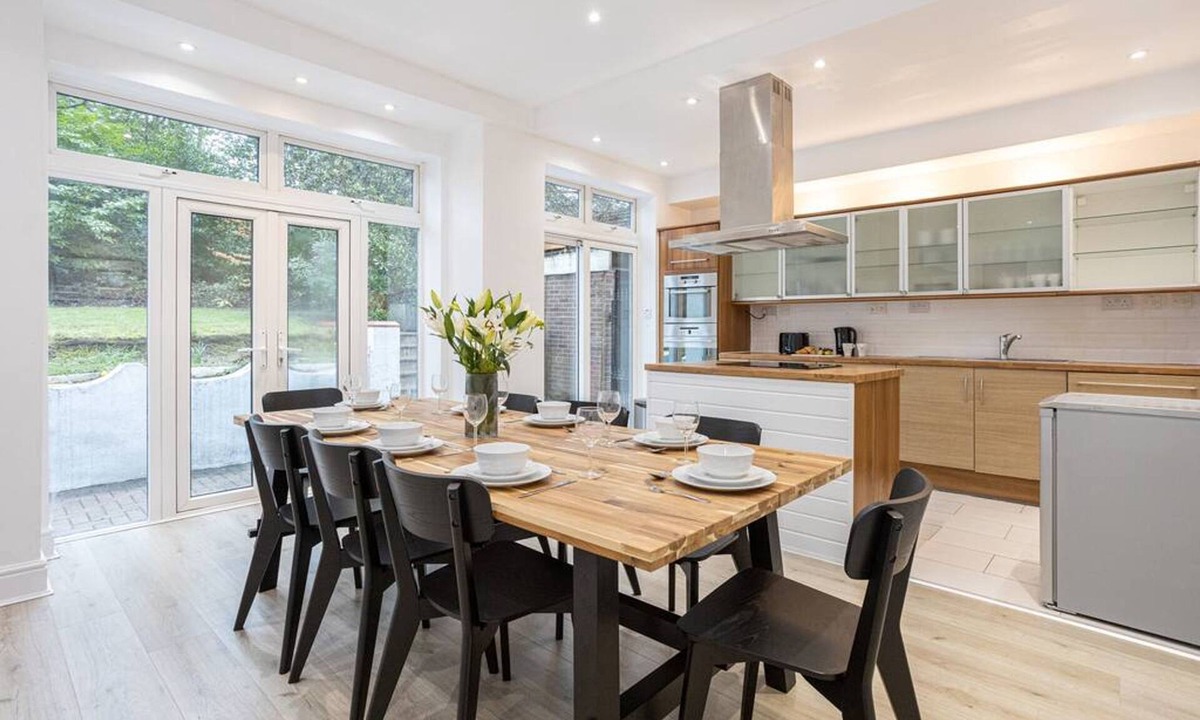 Manchester House | Spacious House With Parking Near Heaton Park