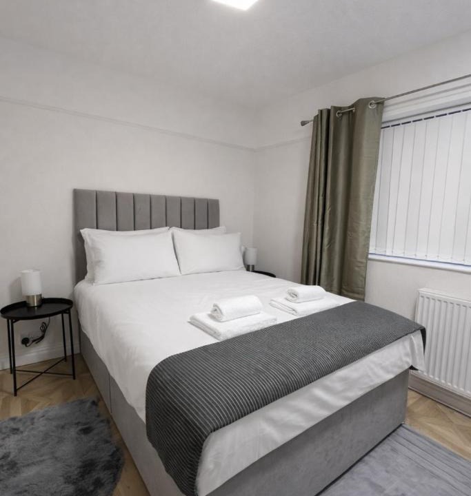Ainsworth Apartment | Spacious & Modern 2BR Flat in Bury Town Centre