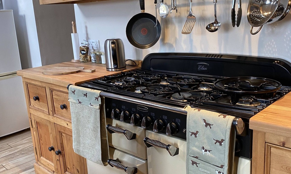 Stoke-sub-Hamdon Cottage | Spaniel Cottage with views to Ham Hill Country Park
