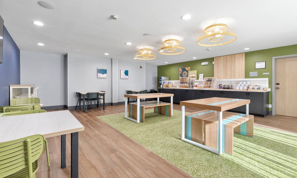 Harrisonburg Hotel | Spark by Hilton Harrisonburg University Area