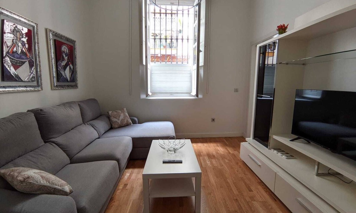 Encarnacion-Regina Apartment | Spinola Home · Spacious and renovated in the centre