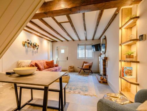 Bretforton House | Spring Cottage Bretforton