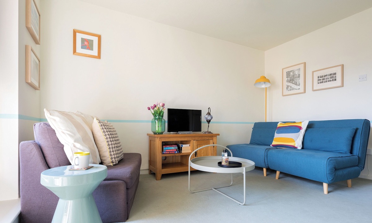 Tower Hill Apartment | St Katharine Docks | By Tower Bridge | Studio Flat