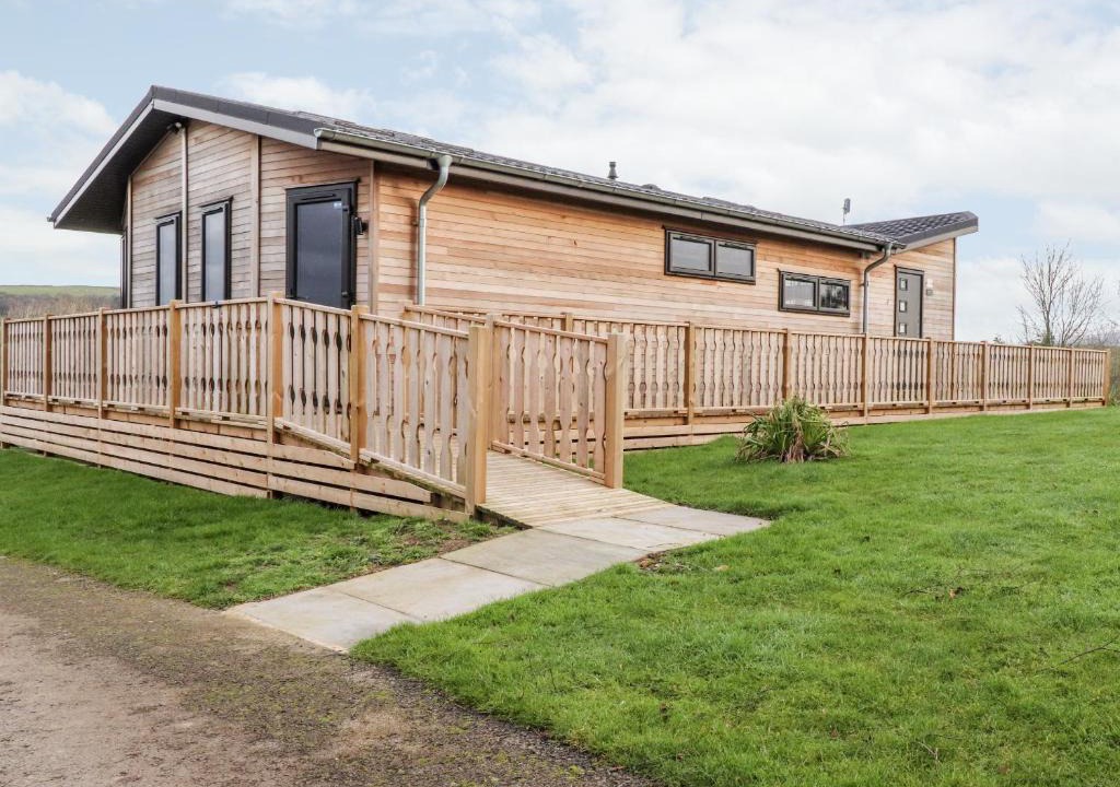 Carnforth House | Stargazer Lodge