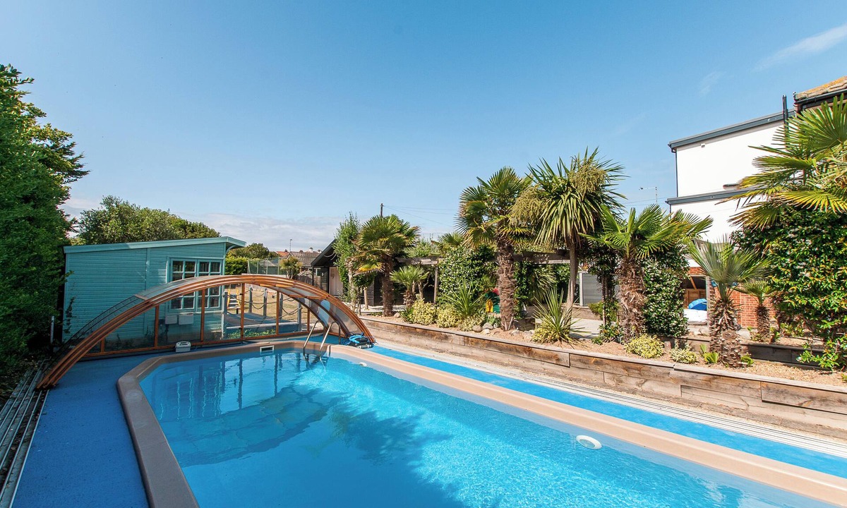 Kingsgate House | Stunning Botany Bay Beach House - Heated Pool - Open May - September!