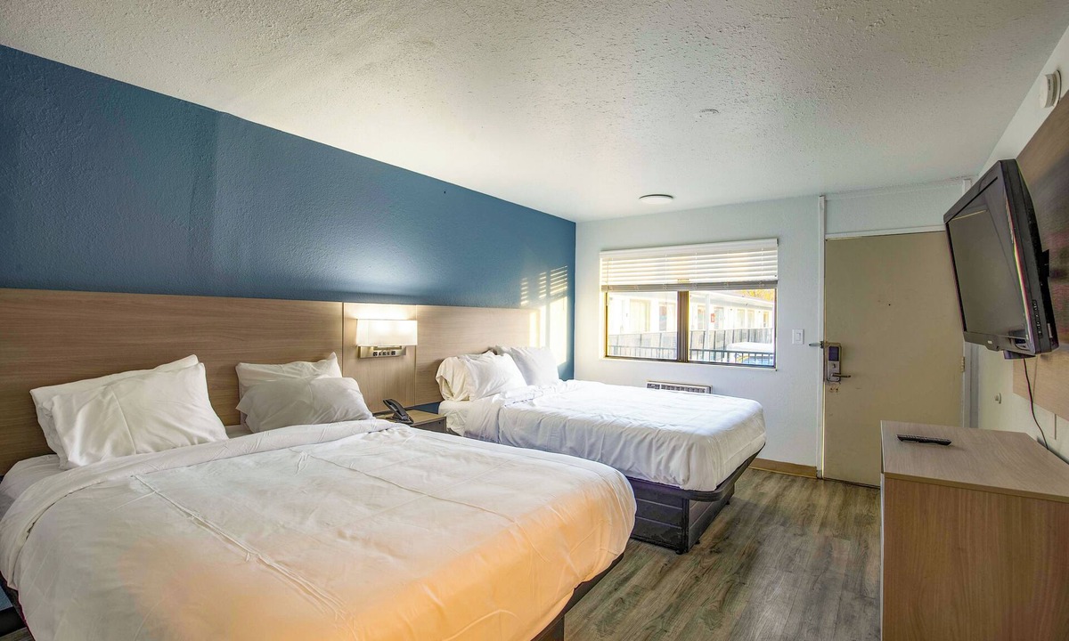 South Bend Hotel | Suburban Studios South Bend Notre Dame Area