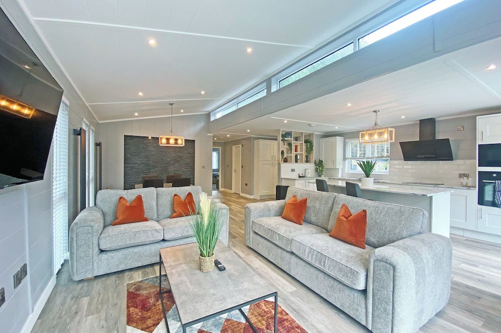 Bethesda House | Super spacious modern lodge with large balcony and hot tub.