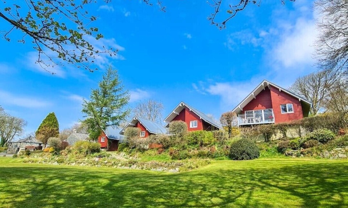 Fivelanes Ski Chalet | Ta Mill Meadowview Chalet 4 in a Stunning Retreat