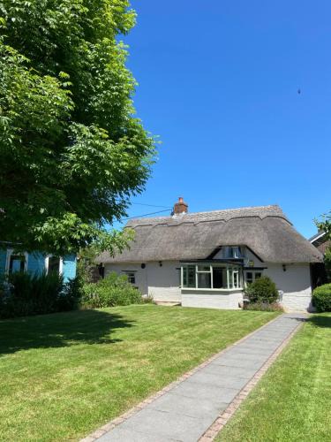 New Forest District House | Thatch Cottage, East Boldre nr Beaulieu and Lymington