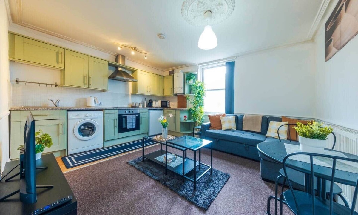 Easton Apartment | The Bristol Hidey-Hole