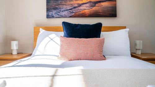 Atlantic Wharf House | The Canal House 2BR Central Garden Parking