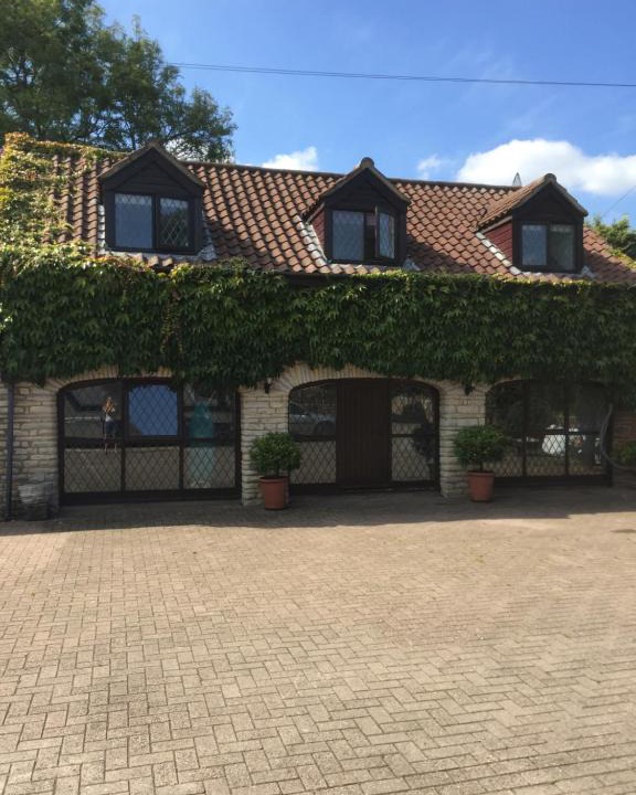 Coalpit Heath House | The Coach House Stylish spacious retreat with secure parking