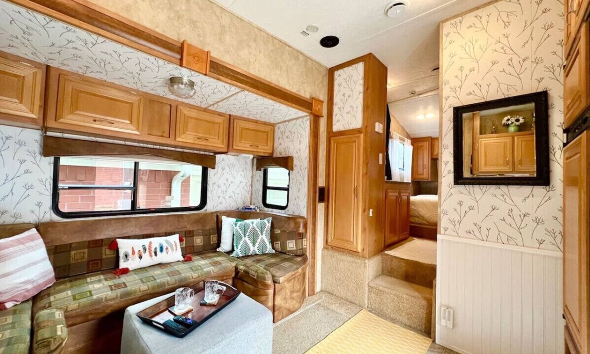 Leon Junction House | The Glamper Spacious 5th Wheel