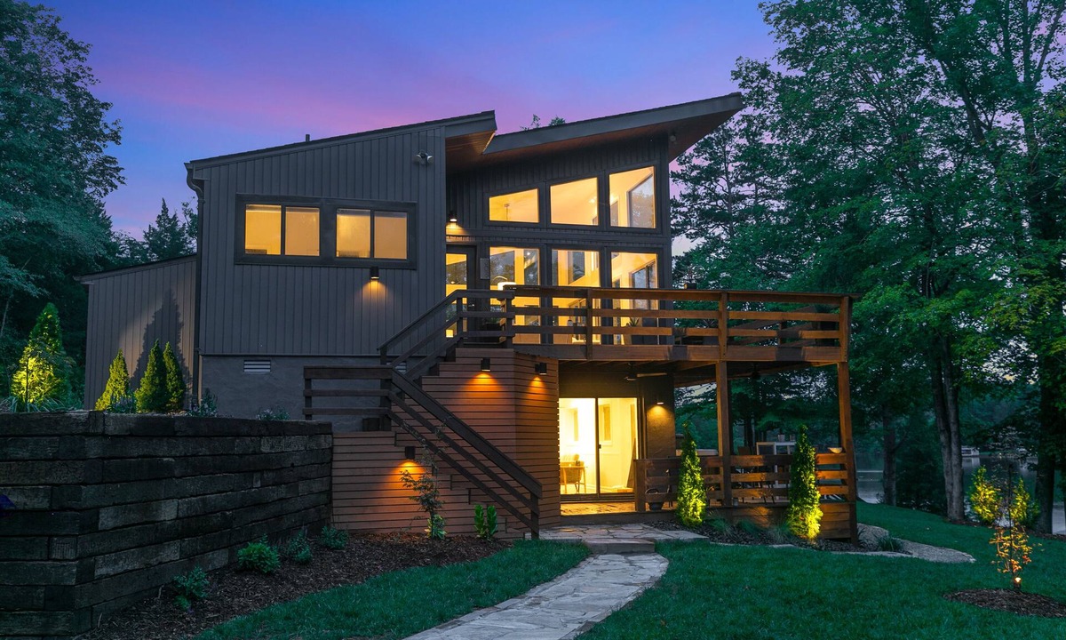 Leasburg House | "The Modern Treehouse" on Hyco Lake, NC