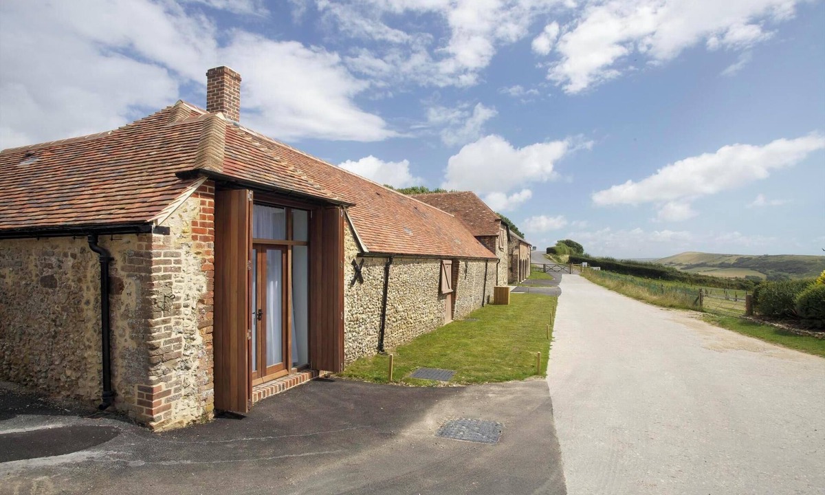 Holworth House | The Old Shop, traditional cottage stay with rustic charm