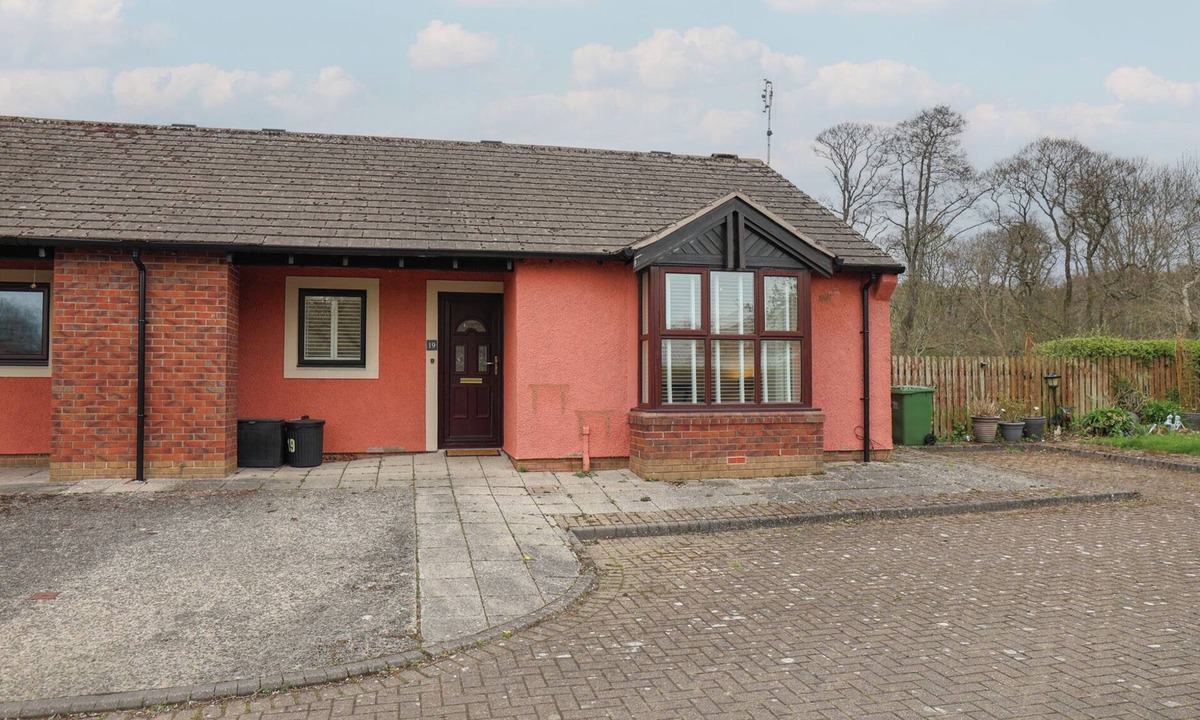 Eamont Bridge House | THE POTTER’S REST AT EAMONT PARK, with a garden in Penrith