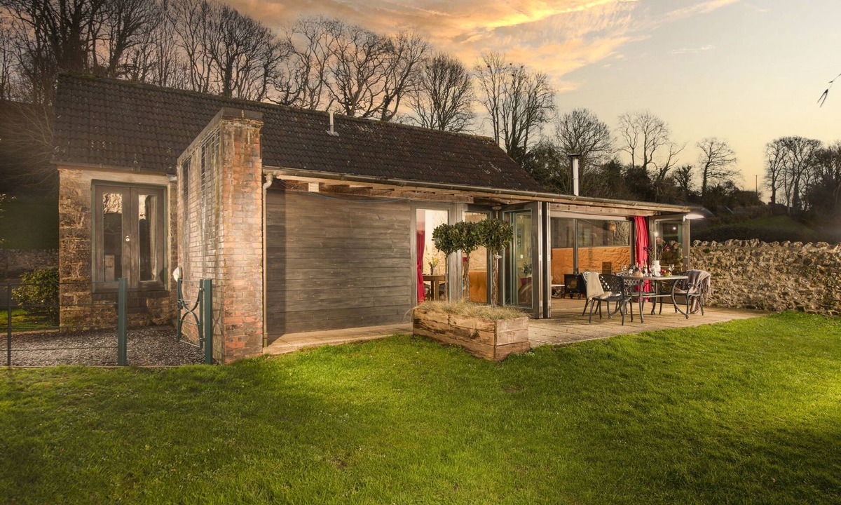 Axminster House | The Shippen, Perched in an elevated position within the Blackdown Hills National Landscape