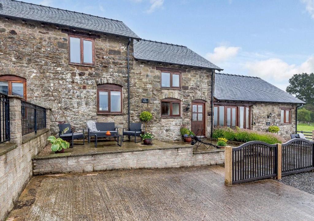 Welshpool House | The Stables
