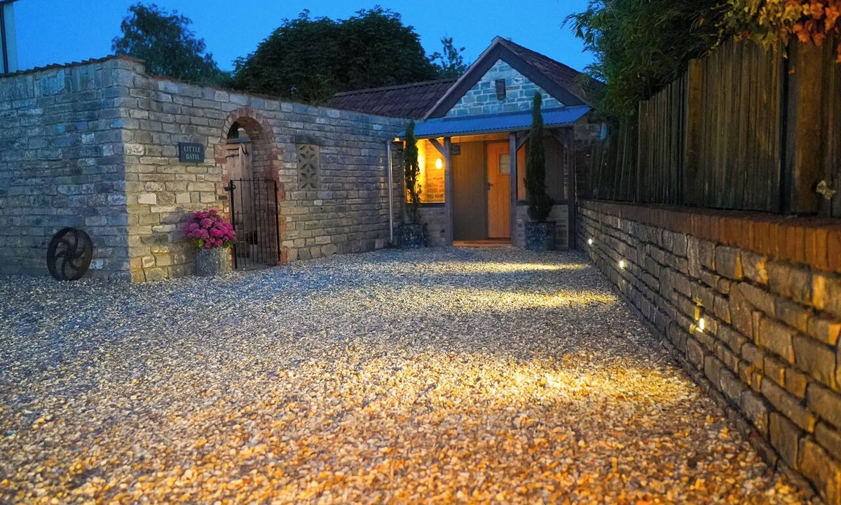 Aller Apartment | ‘TIN BATH’ A COTTAGE AS GLORIOUS AS IT’S NAMESAKE