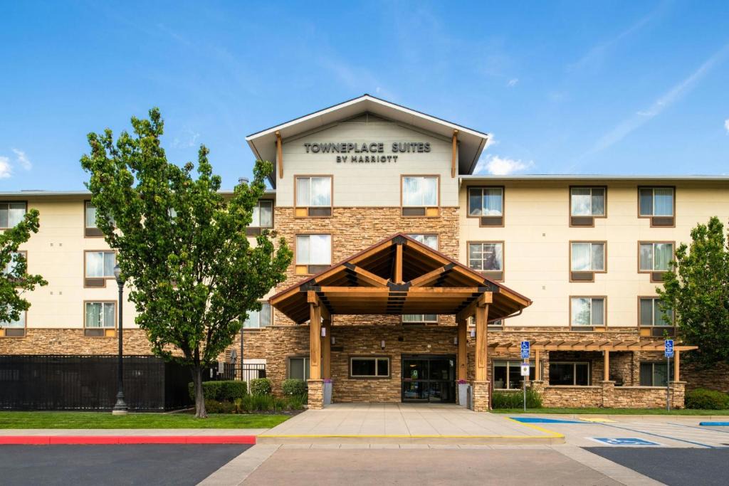 Redding Hotel | TownePlace Suites Redding