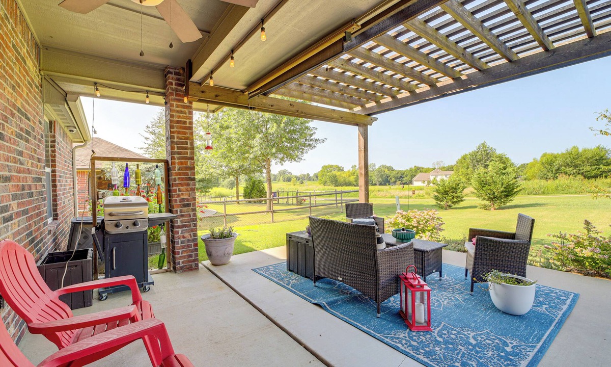 Verdigris House | Trail Access + Patio: Peaceful Tulsa Area Retreat