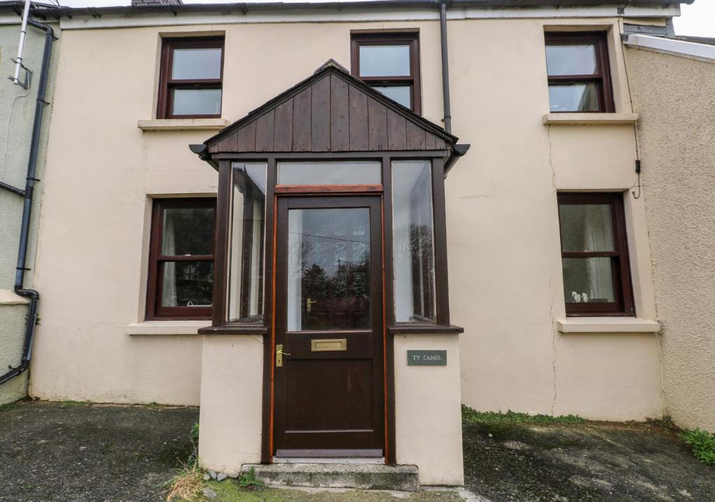 Haverfordwest House | Ty Canol