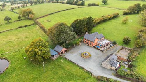 Llanfair Caereinion House | Ty Newydd