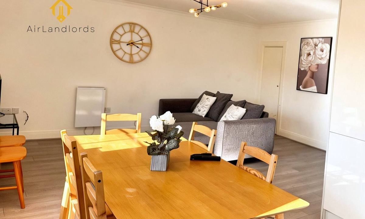 Reading City Centre Apartment | Unique 2 Bedroom Flat in the Heart of Reading!