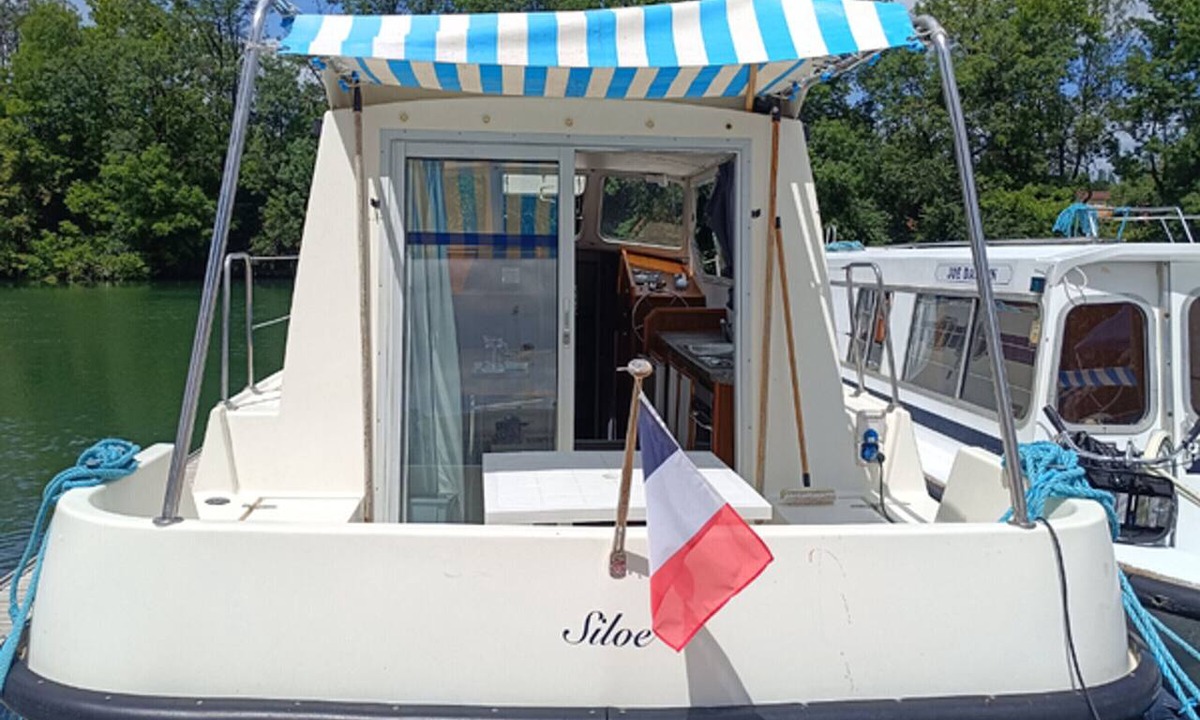 Cognac Boat Rental | Unique stay on a moored boat - 8 guests
