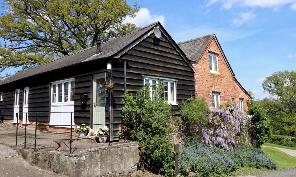 Kingswood House | Upper Pandy Farm, Welshpool