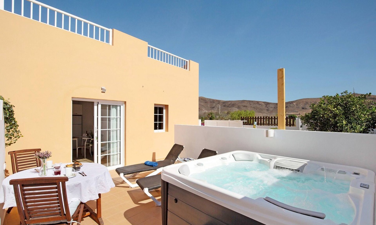 Tarajalejo Apartment | Vacation Apartment 'El Naranjo Con Jacuzzi' with Private Terrace, Private Garden and Wi-Fi