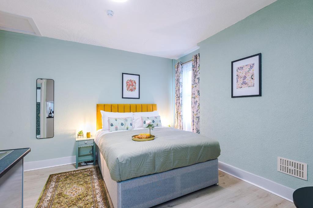 Leamington Spa Apartment | Victoria Park Studio 7 - 5 mins walk to Town Centre & Train Station