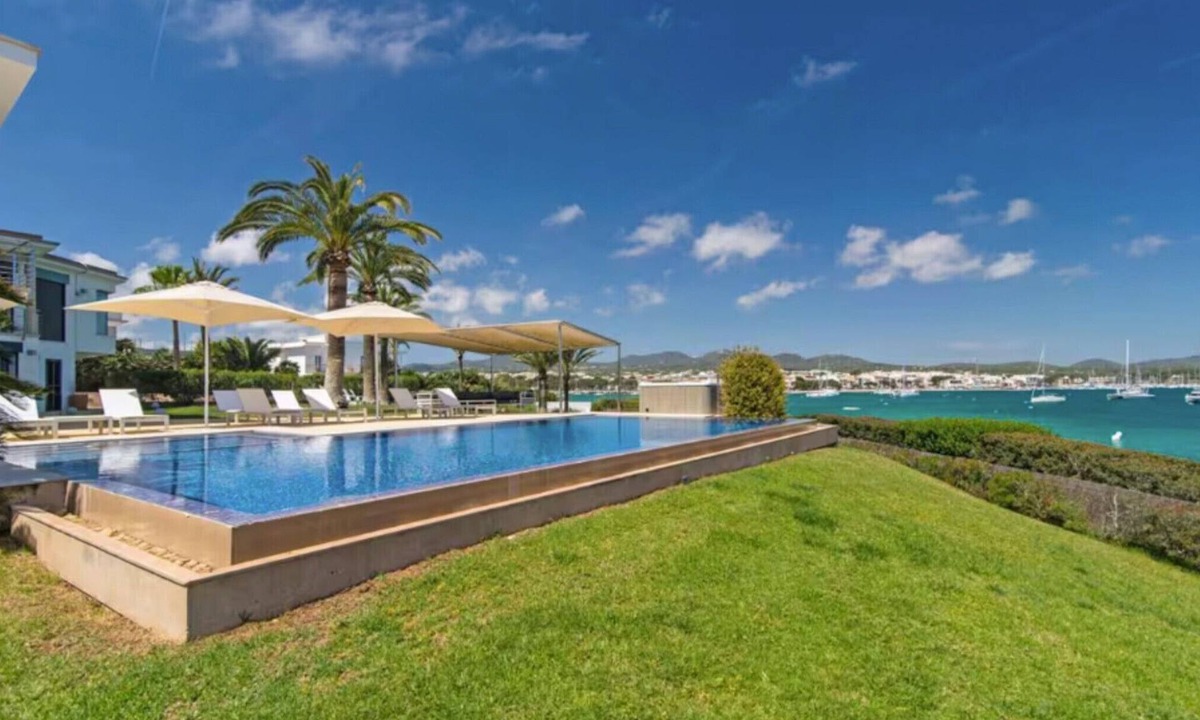 Portocolom Villa | Villa 'Sa Bateria' with Sea View, Wi-Fi and Air Conditioning