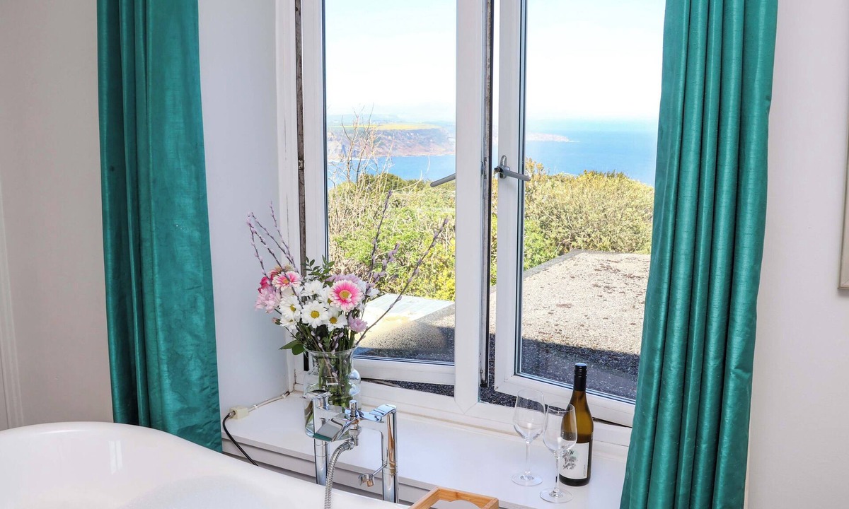 Whitby Cottage | Voebroch