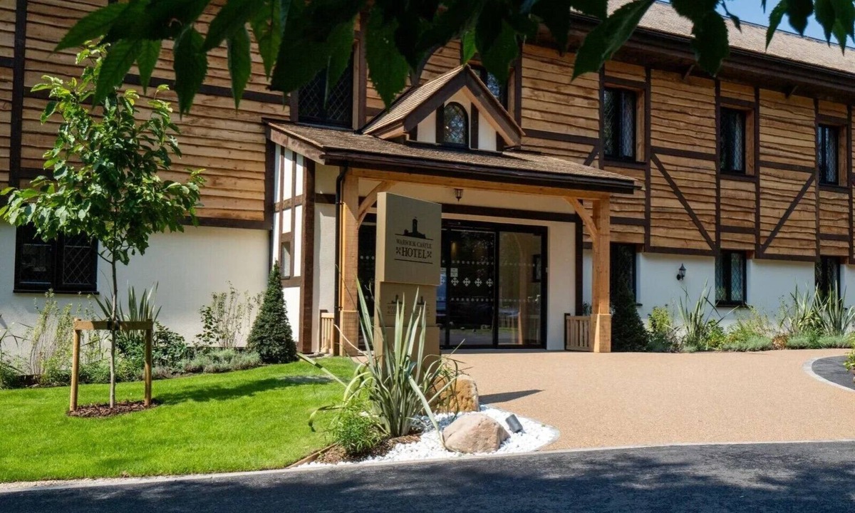 Warwick Hotel | Warwick Castle Hotel and Knight's Village