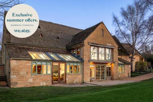 Chipping Campden House | Willowberry Barn - Exclusive Home with Hot Tub