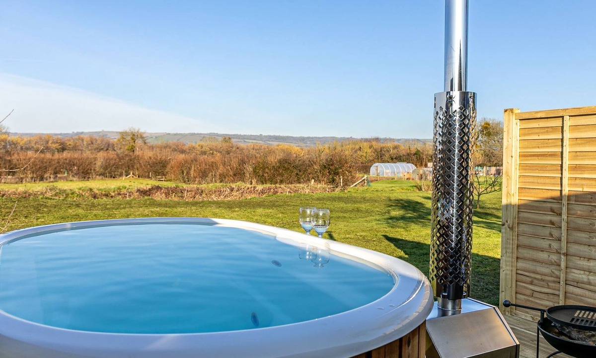 Wells Cabin | Windsor Glamping Pod- Free Wi-Fi, Hot Tub