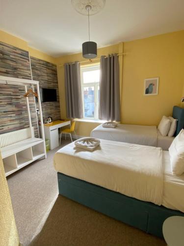 Riverside House | WiseStay