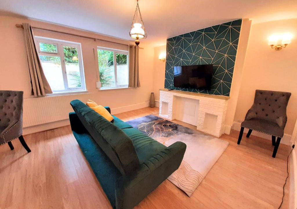 Wokingham Apartment | Wokingham - Central 2 beds home with parking