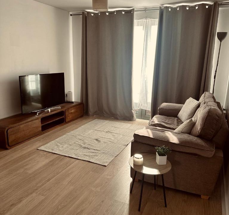 Wolverhampton Apartment | Wolverhampton Apartment with Free Parking 1 minute from the train station