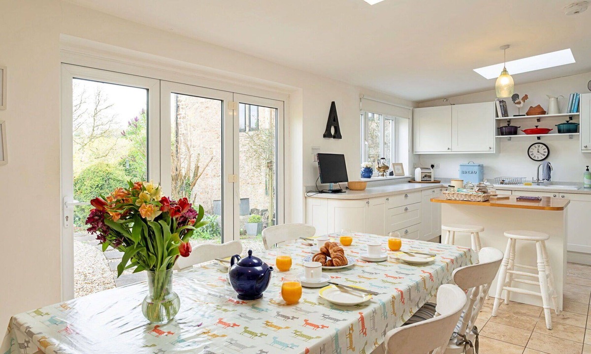 Batcombe House | Wonderful villa for 5 guests with WIFI and pets allowed
