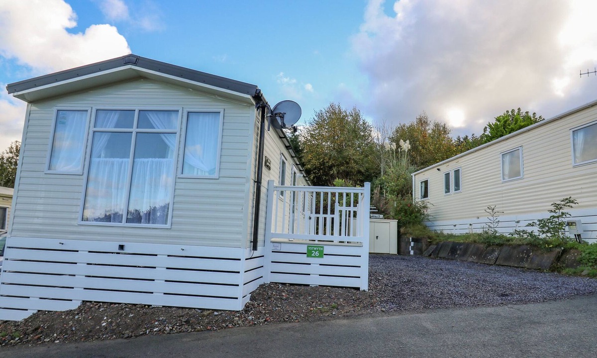 Borth Cottage | YSTWYTH 26, pet friendly, country holiday cottage in Borth