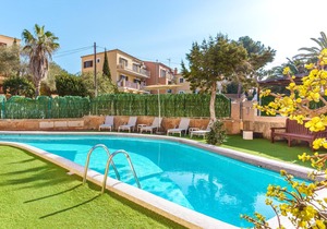 Holiday Apartment ‘Ferrera Luxe Apartamento 801’ close to the Beach with Terrace, Air Conditioning, Wi-Fi, Shared Pool & Garden; Street Parking Available