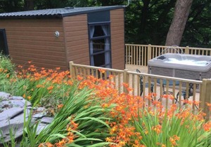 PET FRIENDLY POD WITH HOT TUB